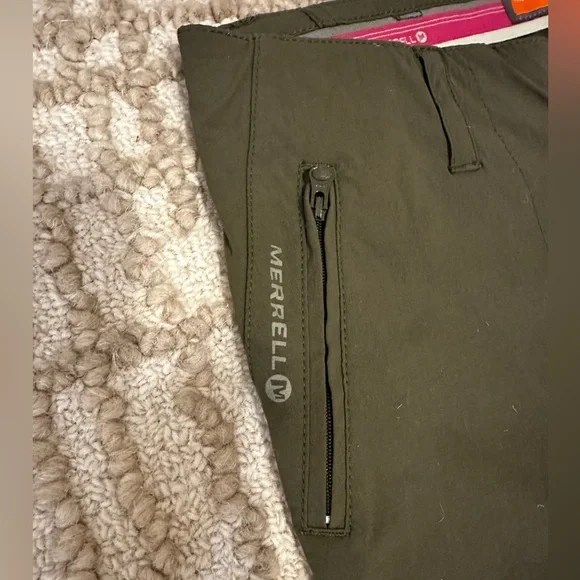 Women’s Merrill size 8, hiking pants in new condition olive color - Picture 1 of 11